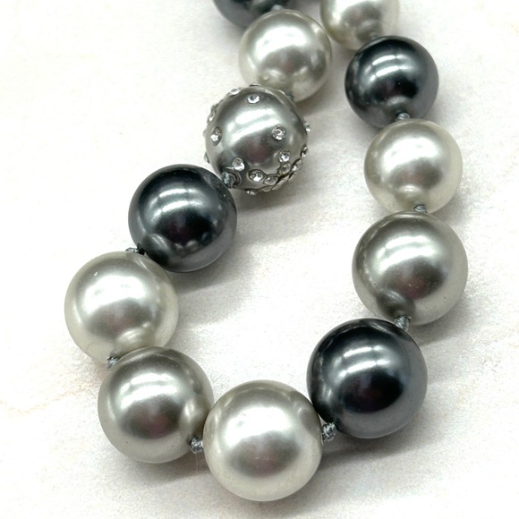 Givenchy Large Gray White Faux Pearl Necklace 16" Gorgeous! - Picture 8 of 9